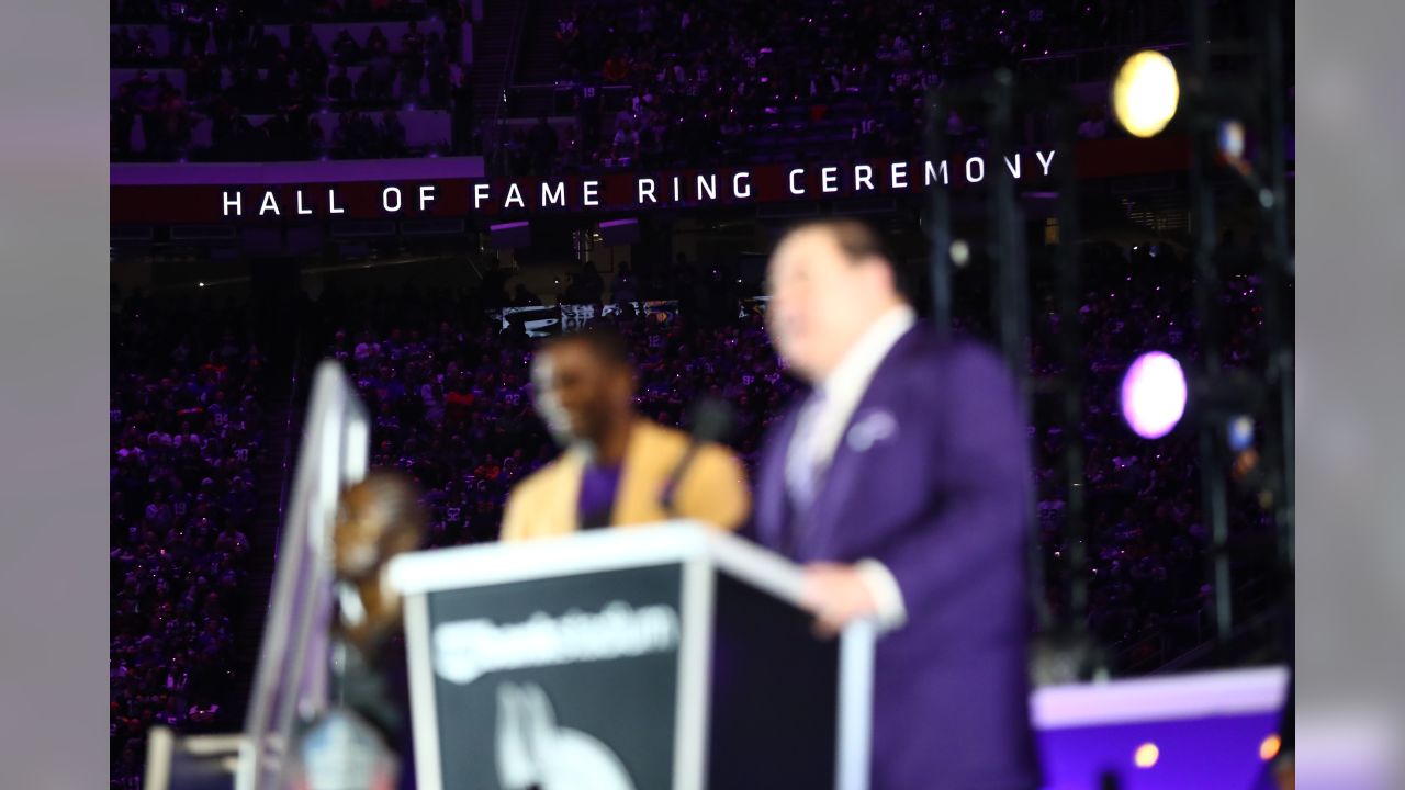 Exclusive Images of Randy Moss' Official Vikings Hall of Fame Ring