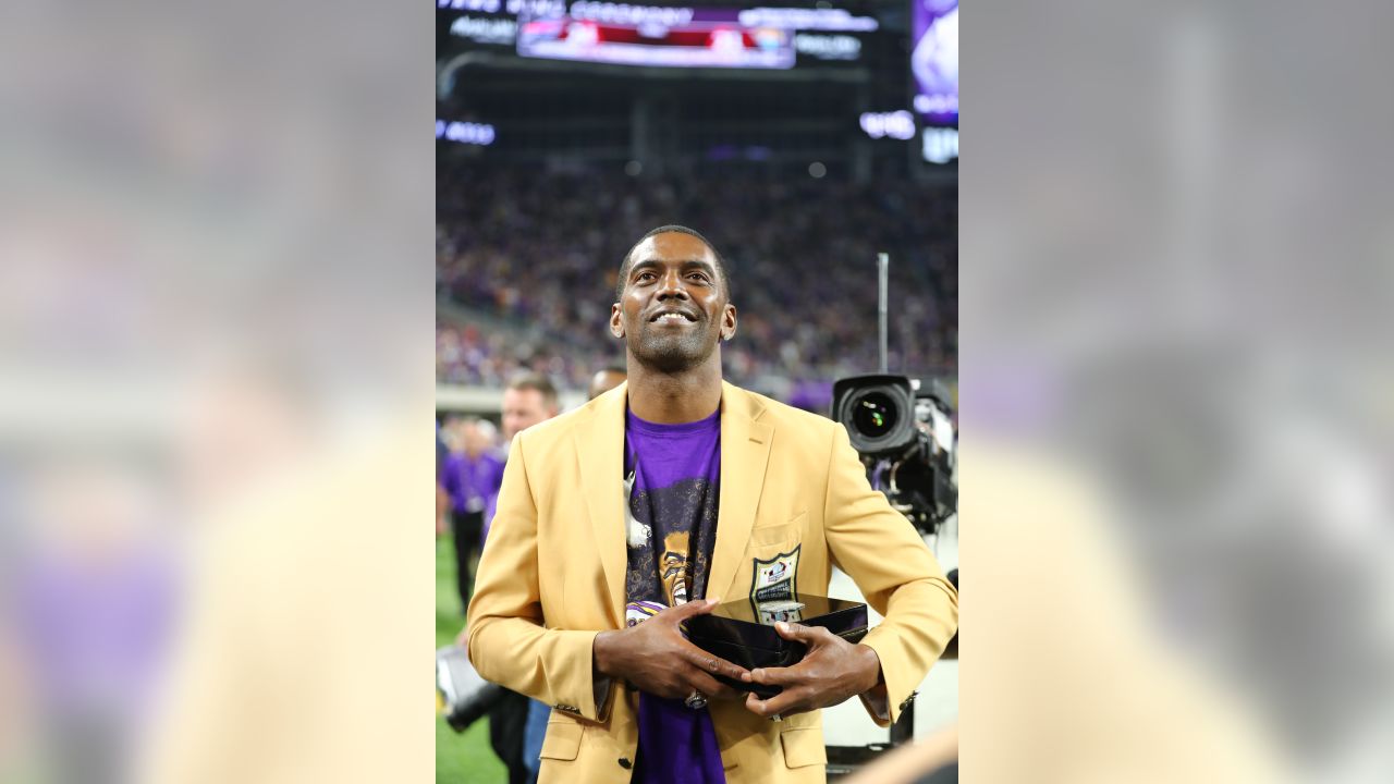 Minnesota Vikings - Randy Moss will receive his Pro Football Hall of Fame  Ring of Excellence during Sunday night's game. His Hall of Fame bust will  be on display at the #VikingsMuseum