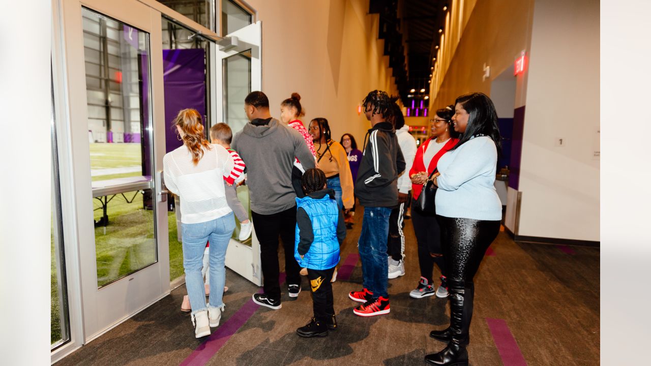 Minnesota Viking, CJ Ham, Visits Boys & Girls Club — The Statesman