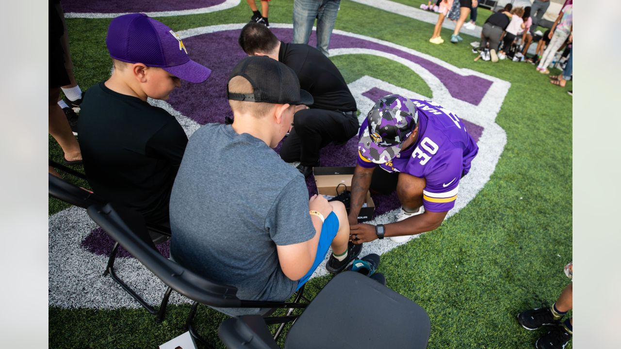 Vikings & Tradehome Shoes Team Up to Surprise 500 Foster Children