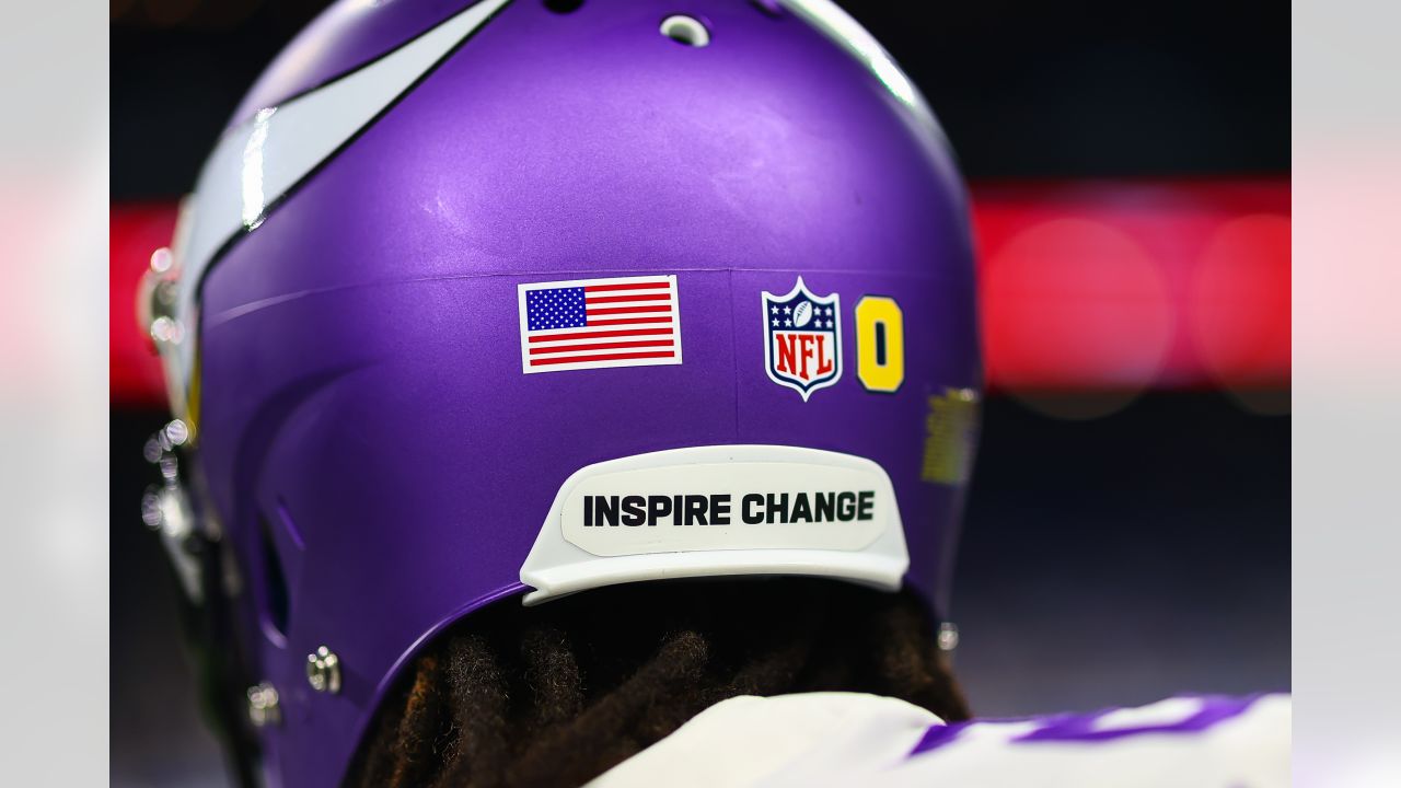 Detroit Lions and Minnesota Vikings honor Oxford shooting victims during  game 