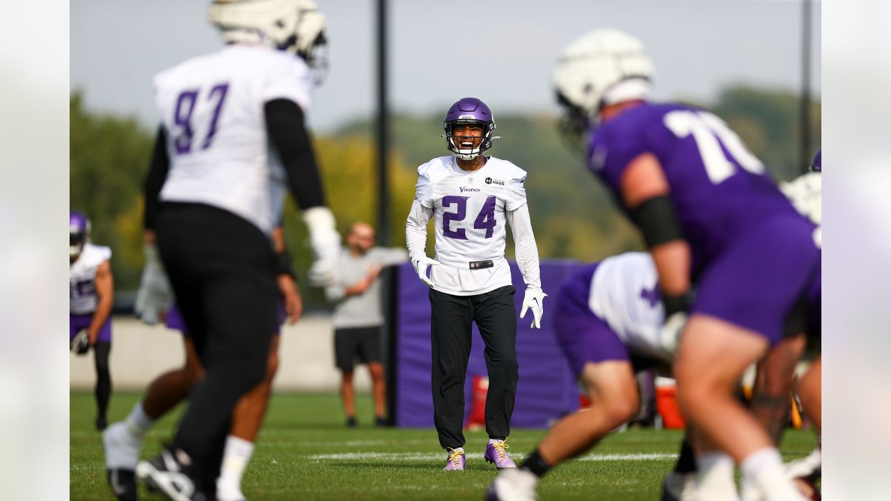 Vikings' pass rusher Marcus Davenport continues to deal with injury, ruled  out against Chargers - CBS Minnesota