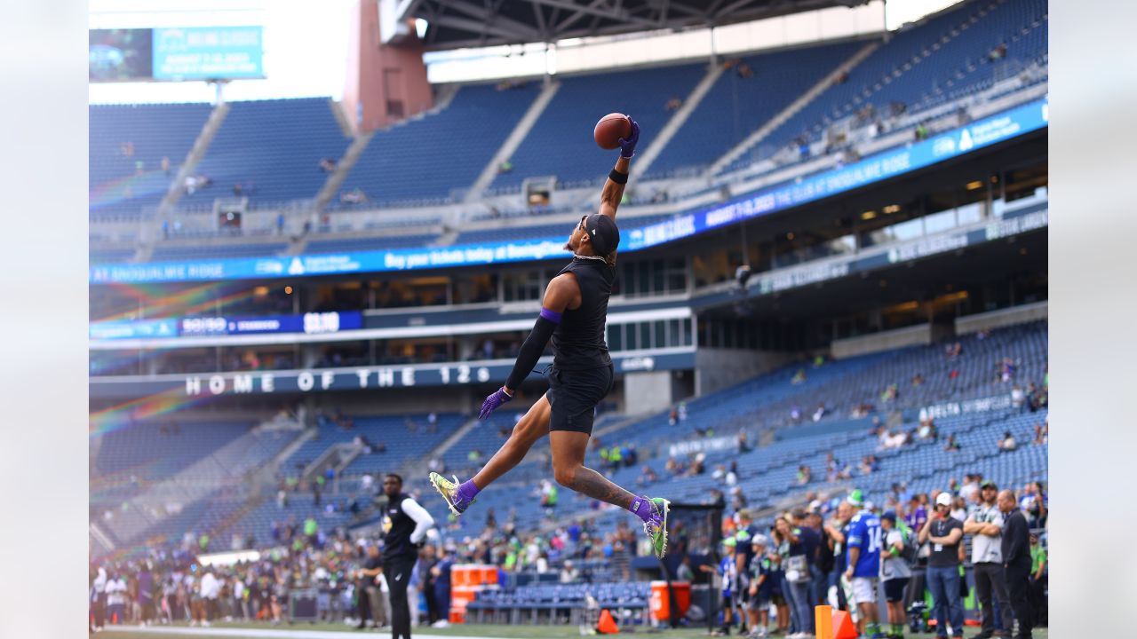 VIDEO: DK Metcalf's Amazing Pregame Warmup Catches and Vertical Leap