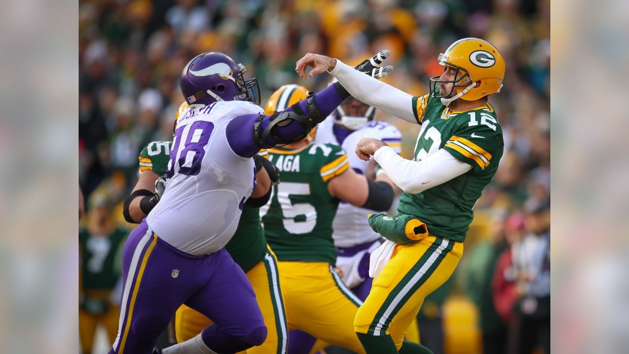 Packers-Vikings kickoff on Christmas Eve remains at noon