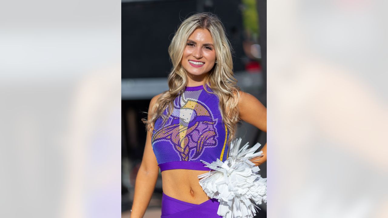 MINNEAPOLIS, MN - AUGUST 26: A Minnesota Vikings Cheerleader