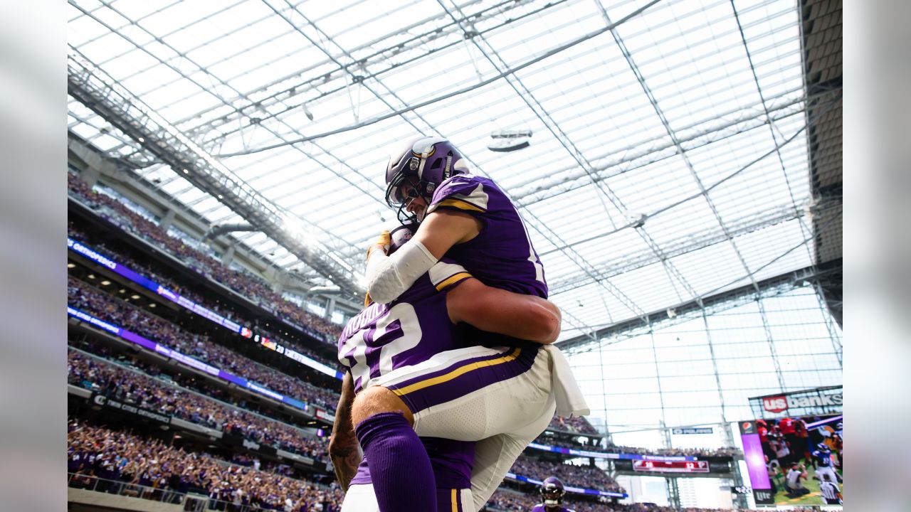 Vikings Roast in 120-Degree Temperatures on Sideline in Miami - Sports  Illustrated