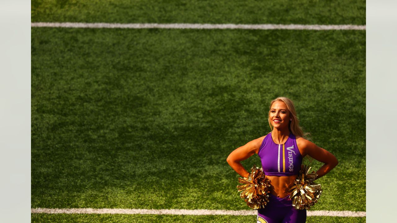 DVIDS - Images - Minnesota Vikings Cheerleaders Performance [Image 12 of 15]