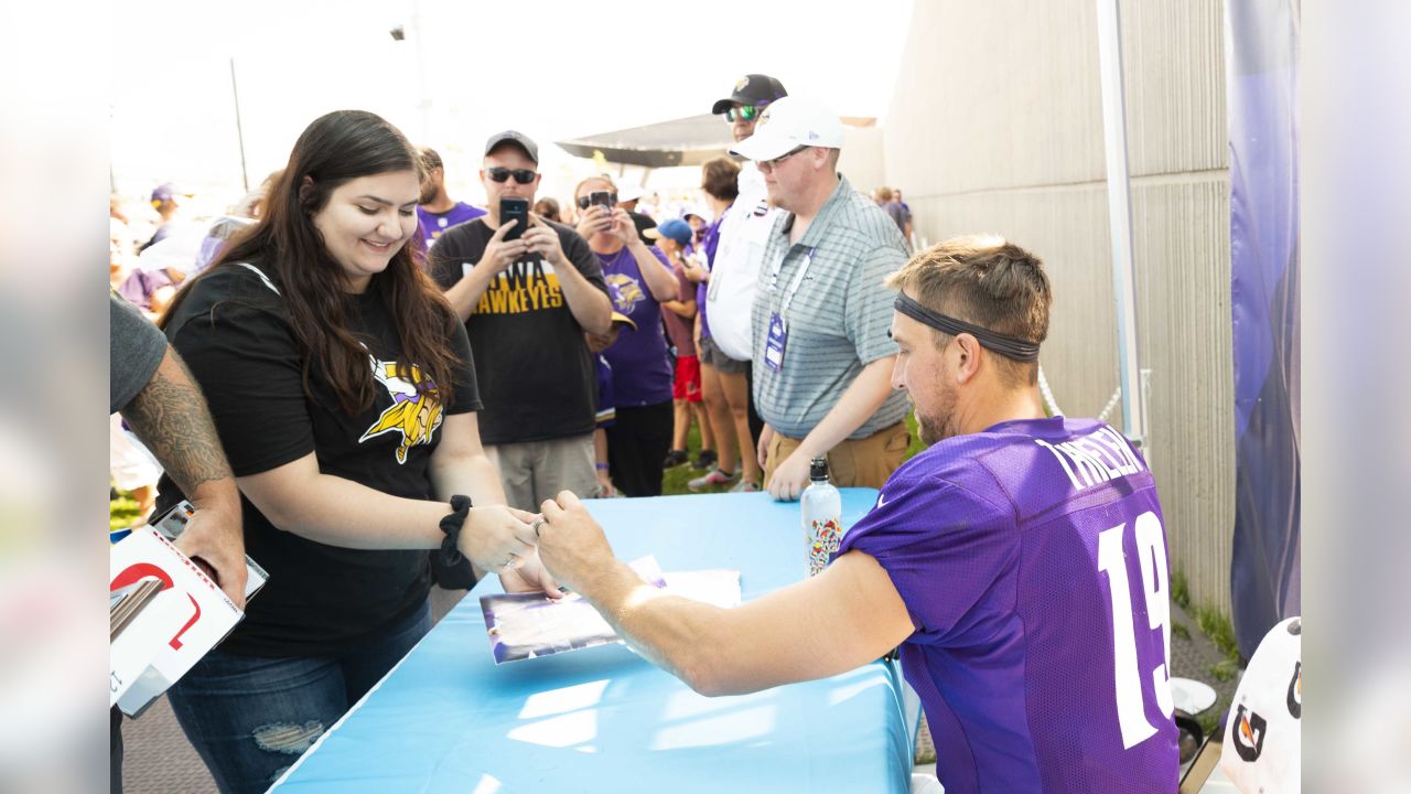 Scheels - We are excited to announce that current Minnesota Vikings Full  Back, C.J. Ham will be joining us for an in-store autograph signing  opportunity! 