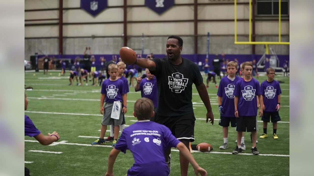 Anthony Barr at the Hyundai Youth Football Camp - Daily Norseman