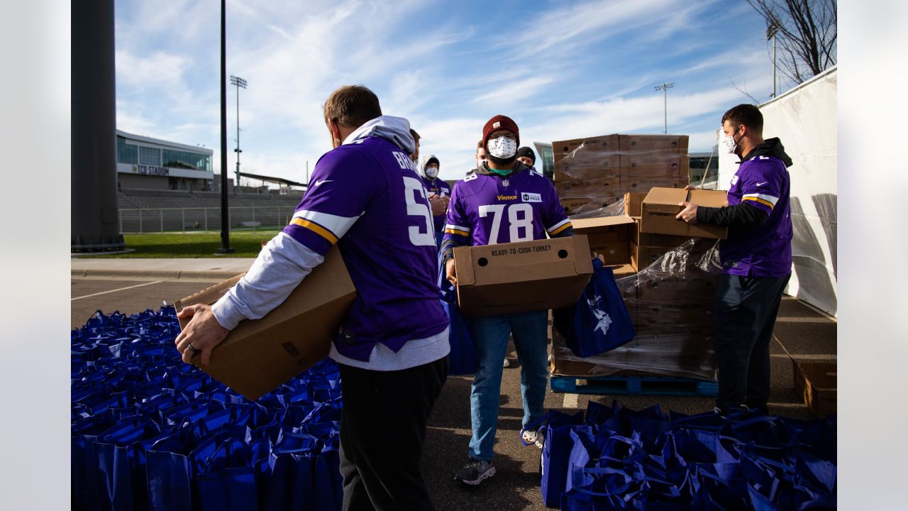 MN Vikings Legend Helps 'Welcome' The NFL To MN For Thanksgiving