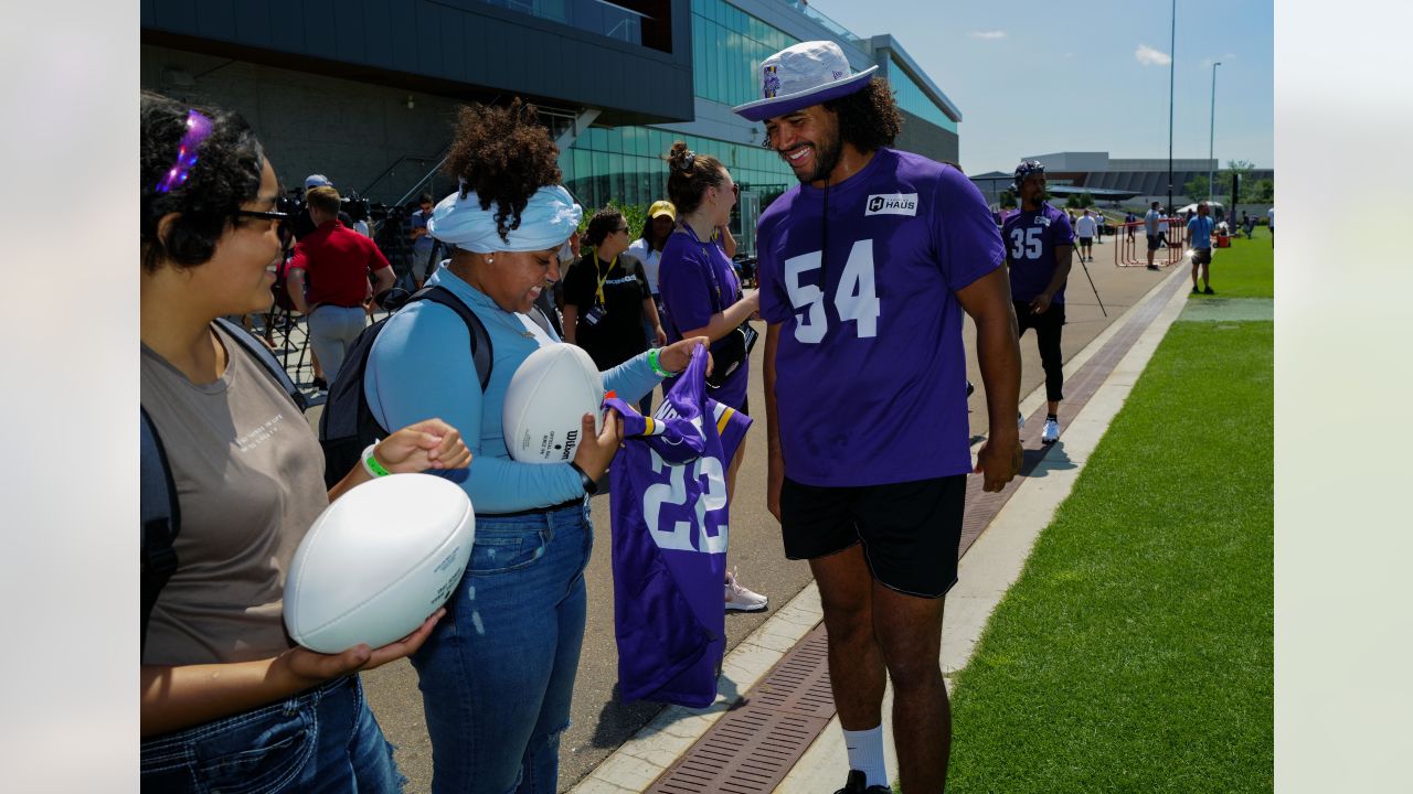 The Vikings honoured George Floyd and his family before their season opener  - Article - Bardown