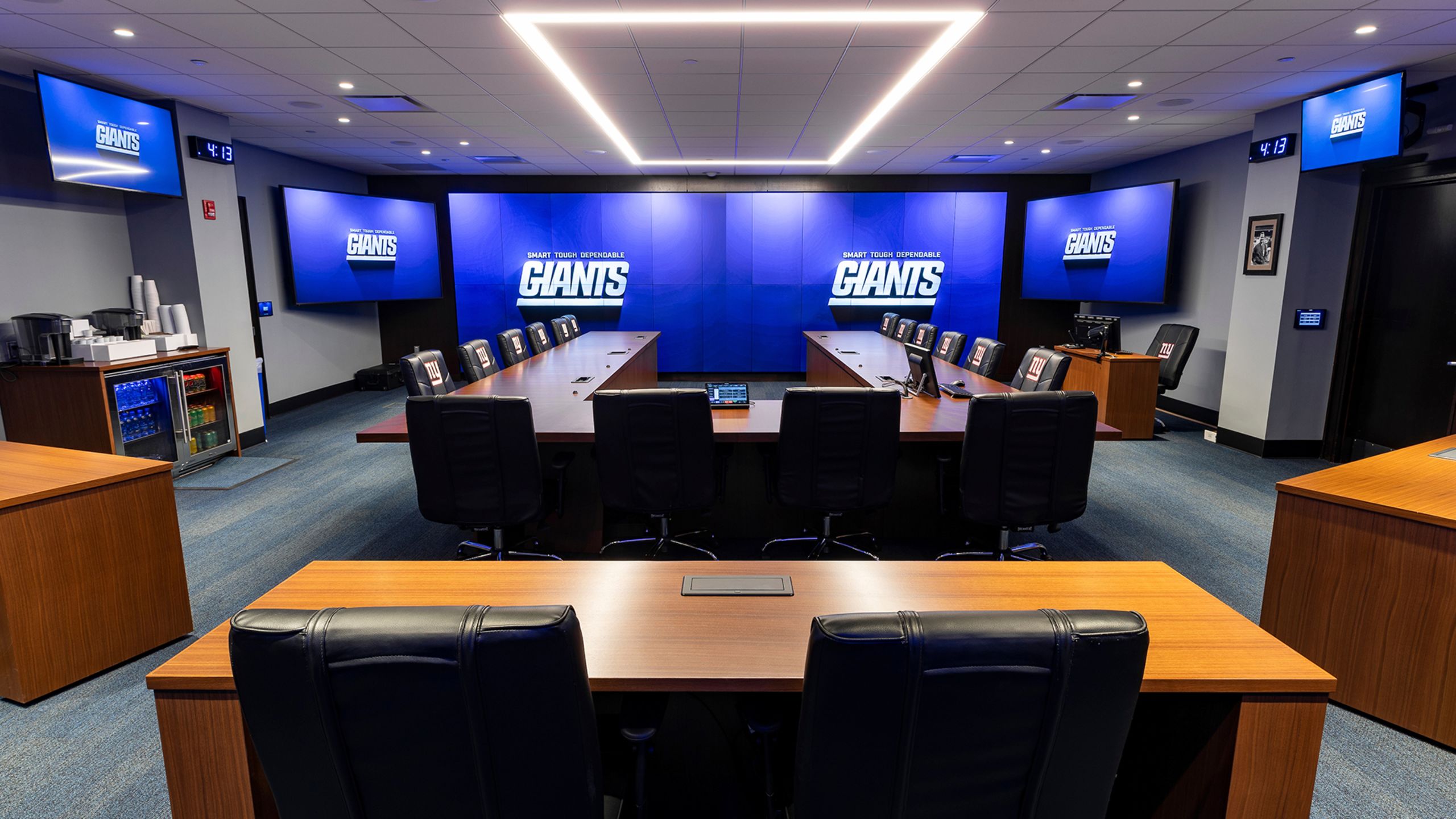 New York Giants Give First Look At HighTech, 42Screen NFL Draft Room