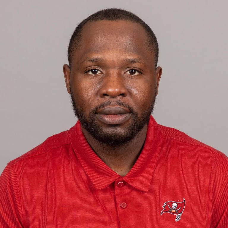 TAMPA, FL - May 18, 2021 - Offensive Assistant Thad Lewis of the Tampa Bay Buccaneers headshot. Photo By Kyle Zedaker/Tampa Bay Buccaneers