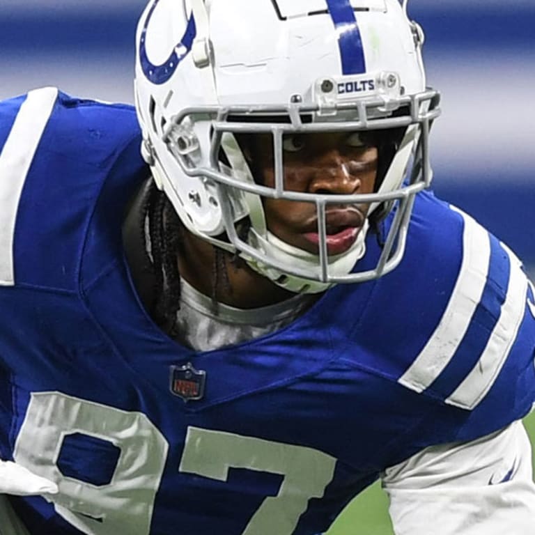 Colts lose edge rusher Genard Avery to season-ending knee surgery