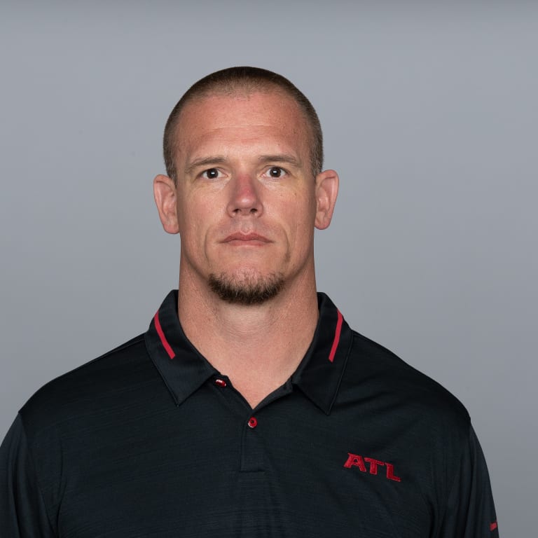 Headshot image of Atlanta Falcons Tight Ends Coach Justin Peelle