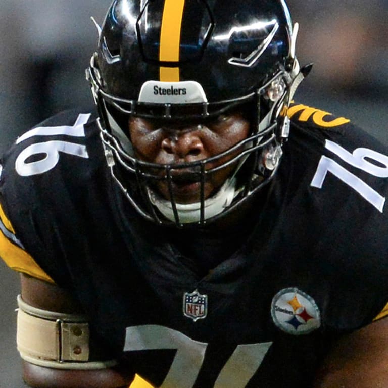 Pittsburgh Steelers offensive tackle Chukwuma Okorafor (76) runs