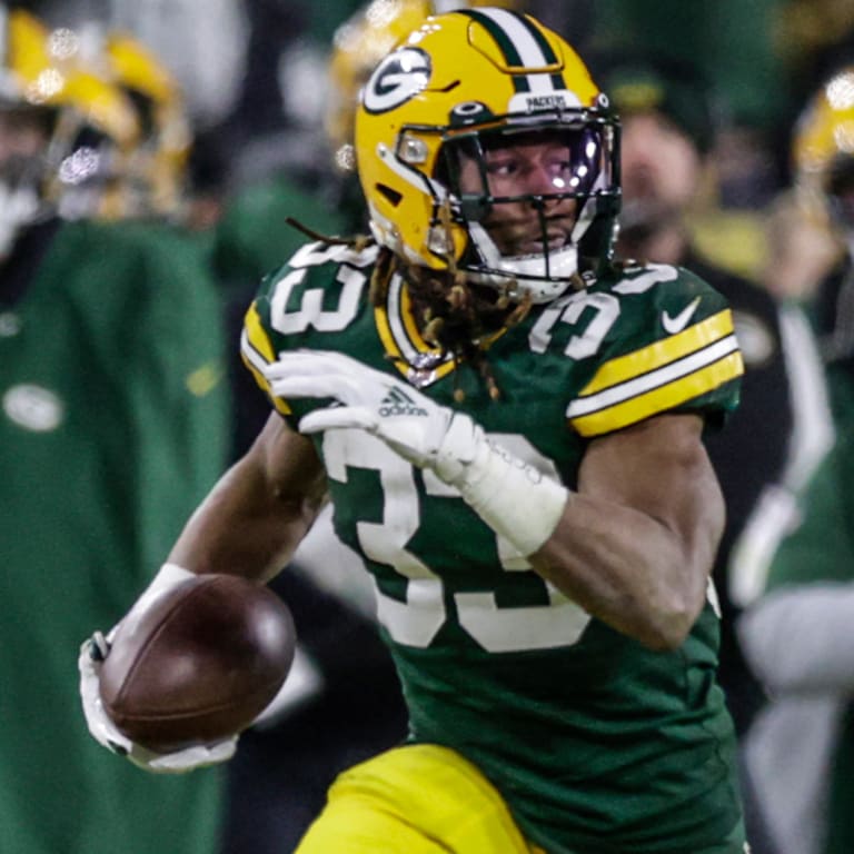 Aaron Jones running down the field for the Packers
