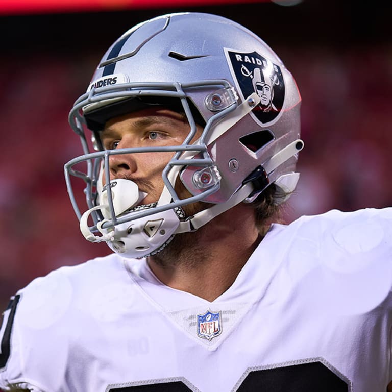 Raiders re-sign T Brandon Parker and TE Jesper Horsted