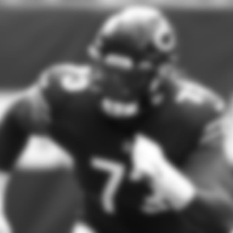 simmons-lachavious-2021-game-action-CHI