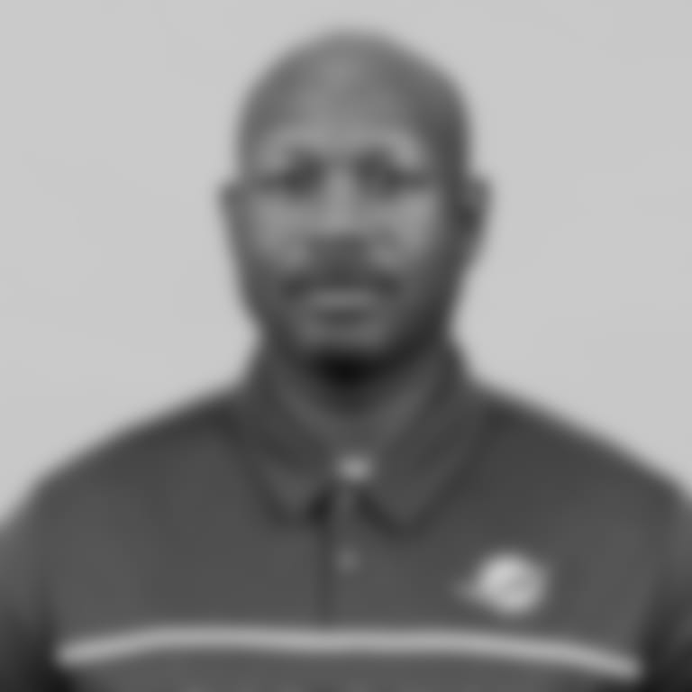 Headshot of Passing Game Coordinator and Secondary Coach Renaldo Hill