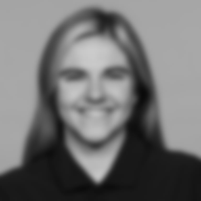 julia-ayres-headshot-2023