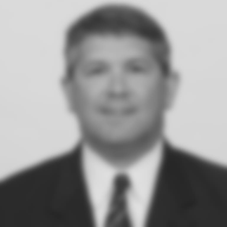 Headshot_Staff-Bensel_2560x1440_040418