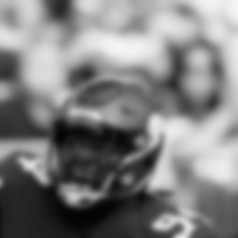 dalvin-tomlinson-action-photo-2022
