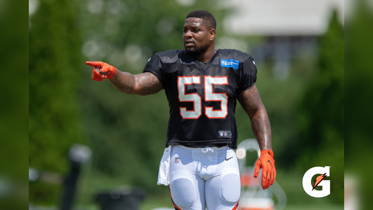 GATORADE-180806-Training_Camp-Burfict_Sideline