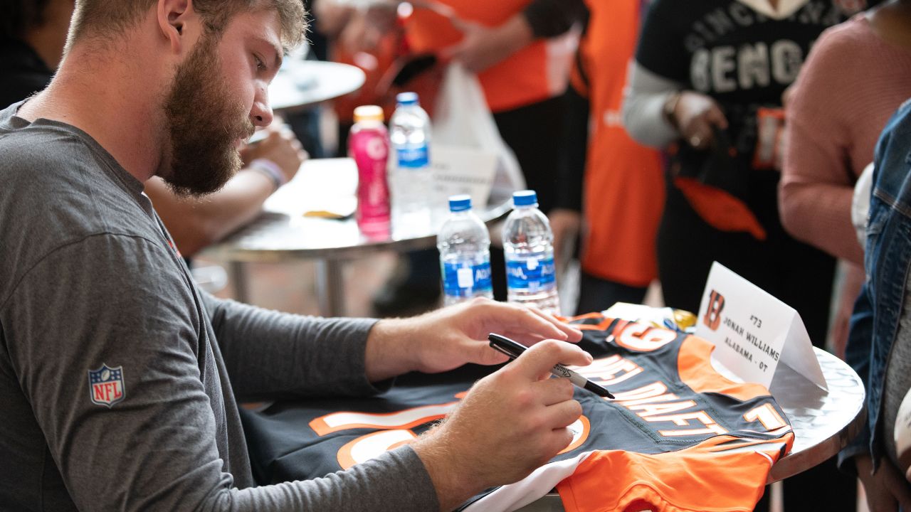 Jonah Williams signs autographs for Bengals season ticket holders.