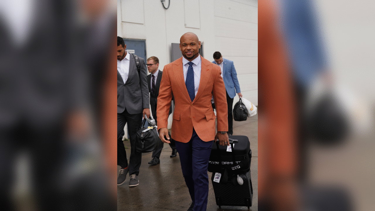 Buffalo Bills arrive at Buffalo Niagara International Airport for the Bills @ Colts game October 20, 2018.
Photo by Craig Melvin