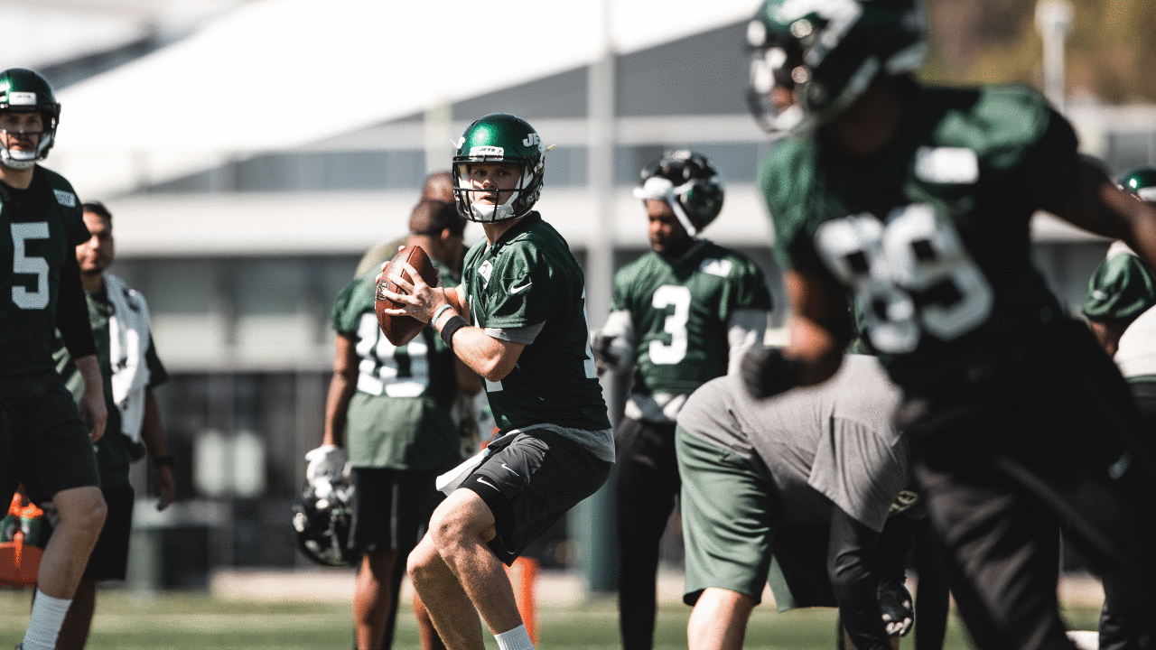 E_SZP_0955-darnold-offense-thumb