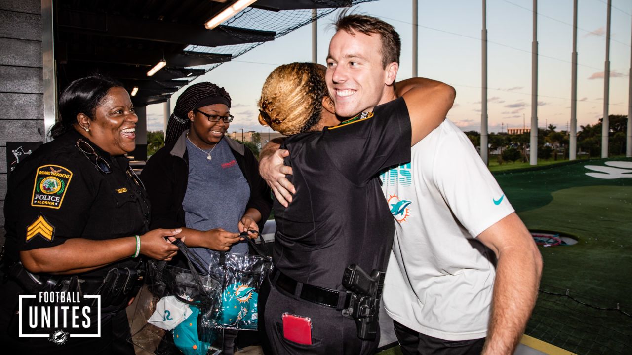 Miami Dolphins Rookies Collaborate with FOOTBALL UNITES™ Bigs in Blue for Dolphins  Kids Cook-off presented by Publix - Big Brothers Big Sisters Miami