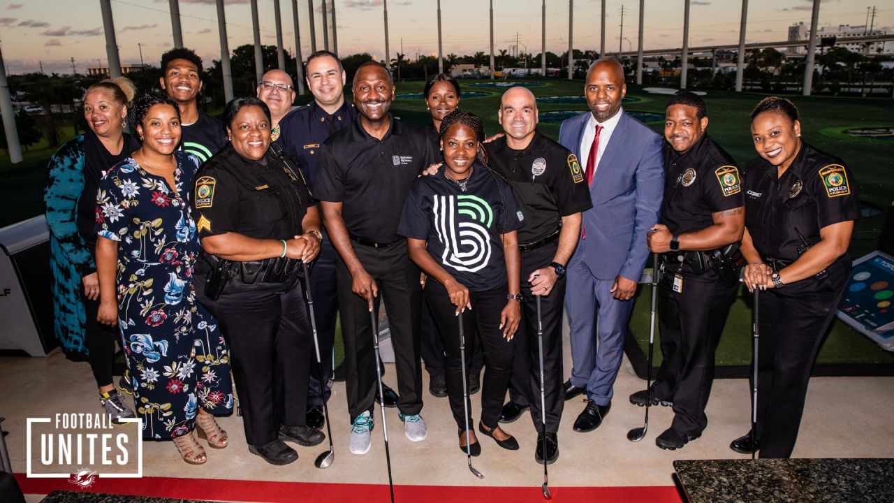 Miami Dolphins Rookies Collaborate with FOOTBALL UNITES™ Bigs in Blue for Dolphins  Kids Cook-off presented by Publix - Big Brothers Big Sisters Miami