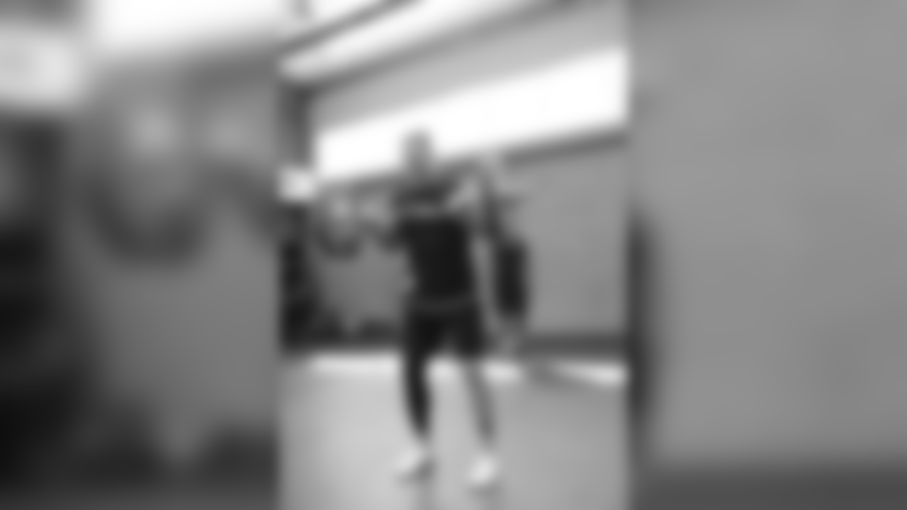 LS/TE Kyle Nelson