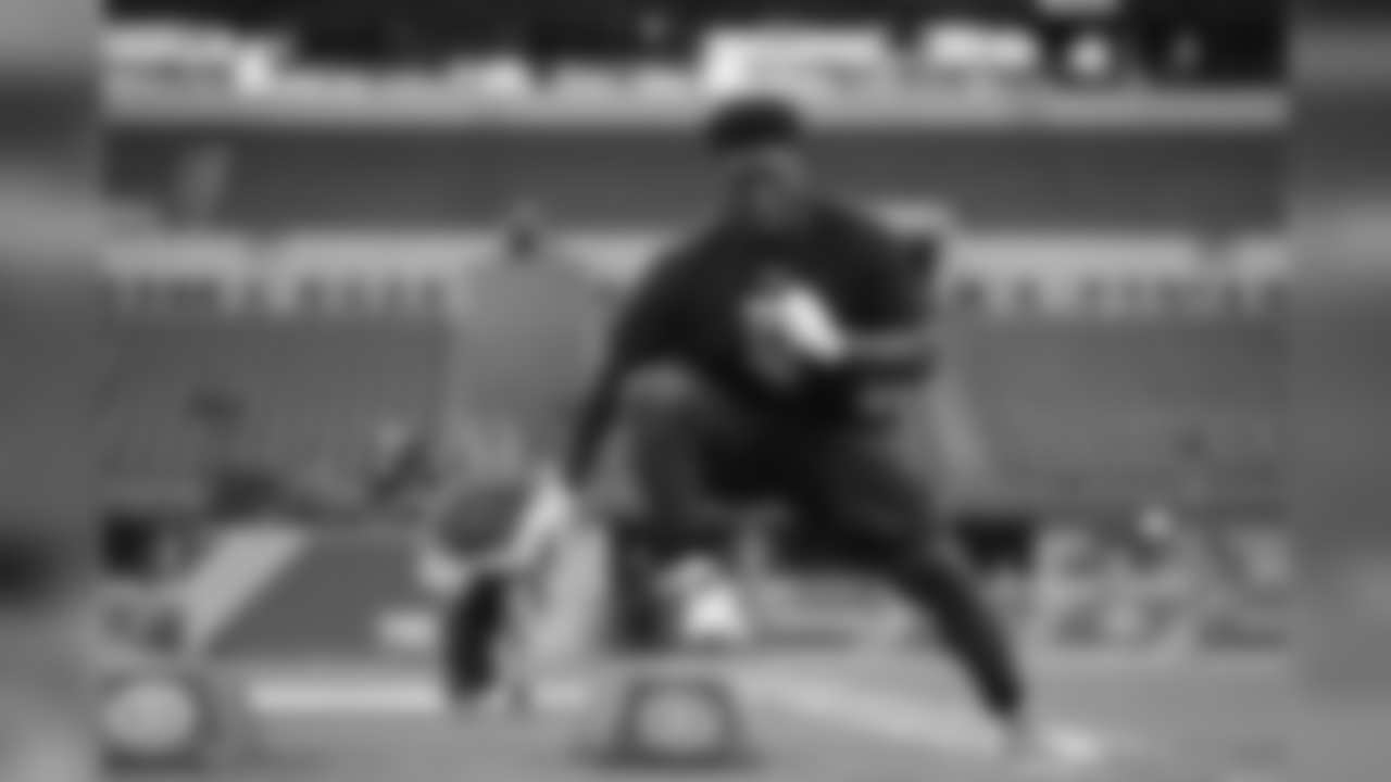 DL D.J. Jones