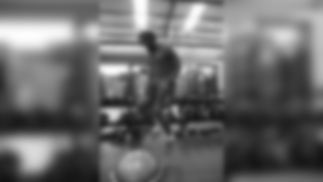 LB Eli Harold