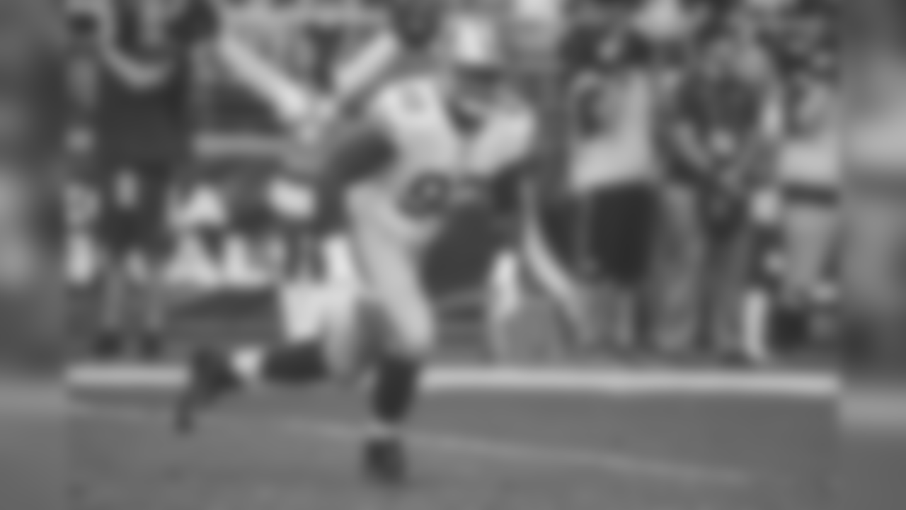 DL D.J. Jones