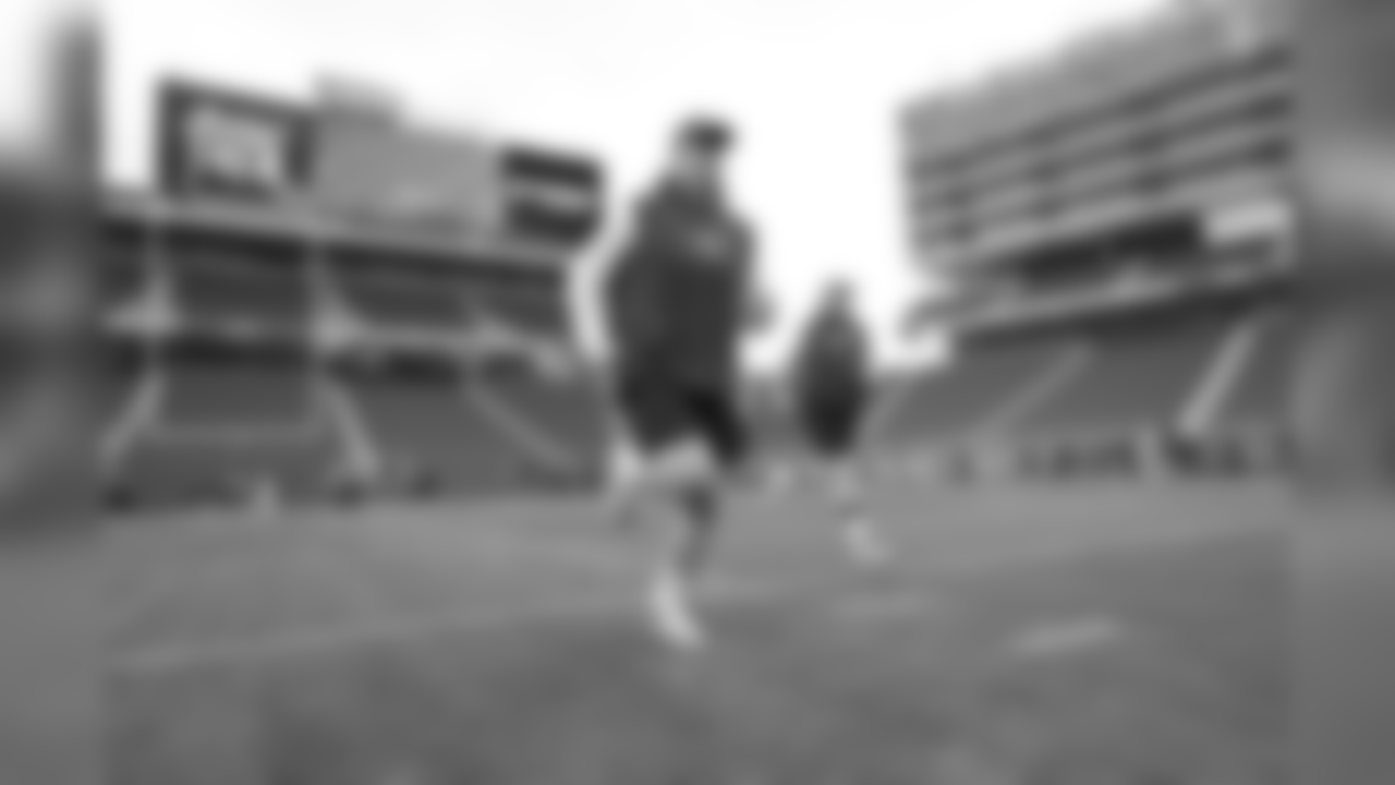 T Mike McGlinchey and T Joe Staley