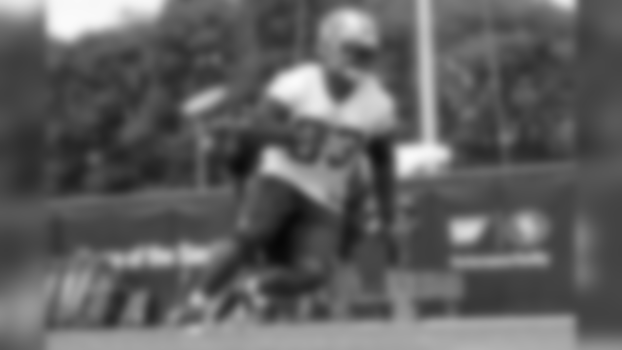 DL D.J. Jones