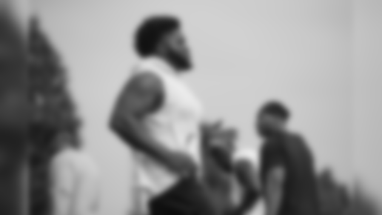 DL D.J. Jones