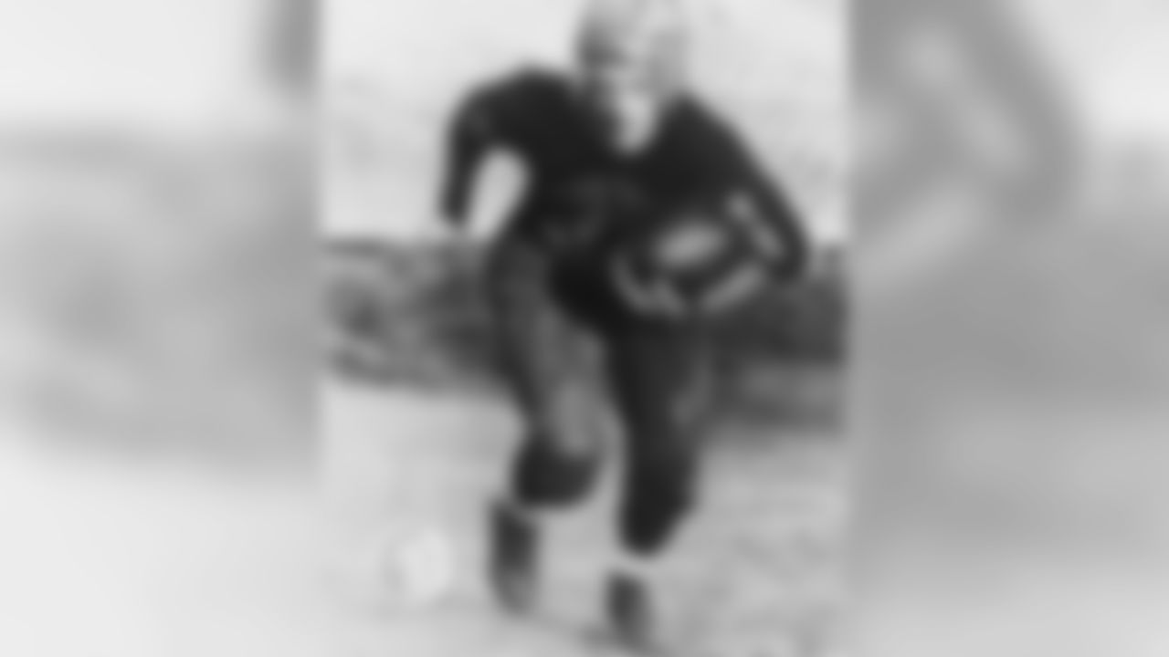 The Hall of Famer, who grew up in Wheaton, helped popularize pro football when he joined the Bears in 1925 after an illustrious career at the University of Illinois.