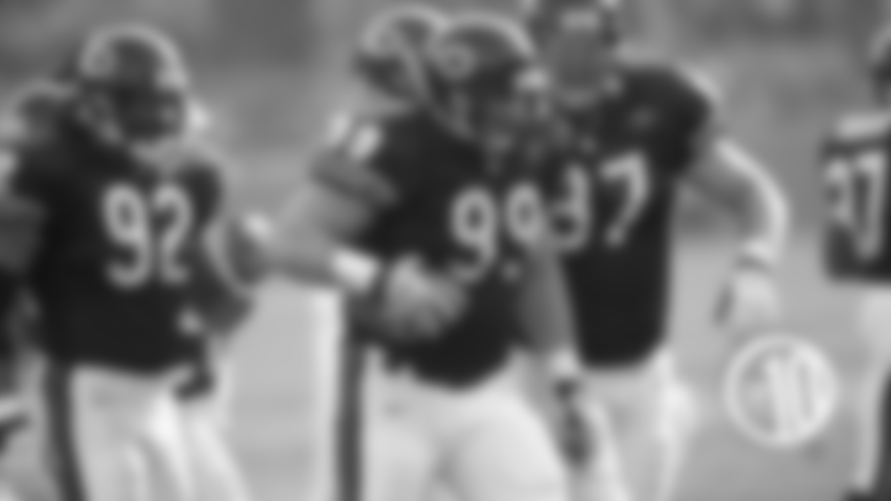 (9) Jim Flanigan, defensive tackle (1994)
Flanigan played seven seasons with the Bears, recording 46 sacks. He led the Bears in sacks with 11.0 in 1995, 6.0 in 1997 and 8.5 in 1998.
