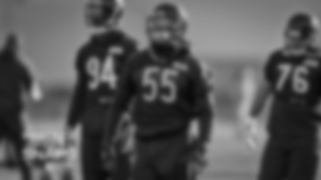 LB Josh Woods