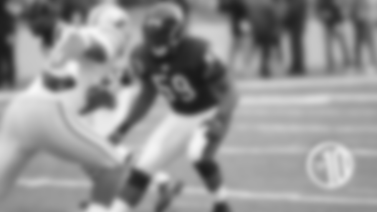 (7) Rosevelt Colvin, linebacker (1999)
Colvin spent four seasons with the Bears, recording 26 sacks and 10 forced fumbles. Moving to defensive end in passing situations, he compiled 10.5 sacks in both 2001 and 2002.