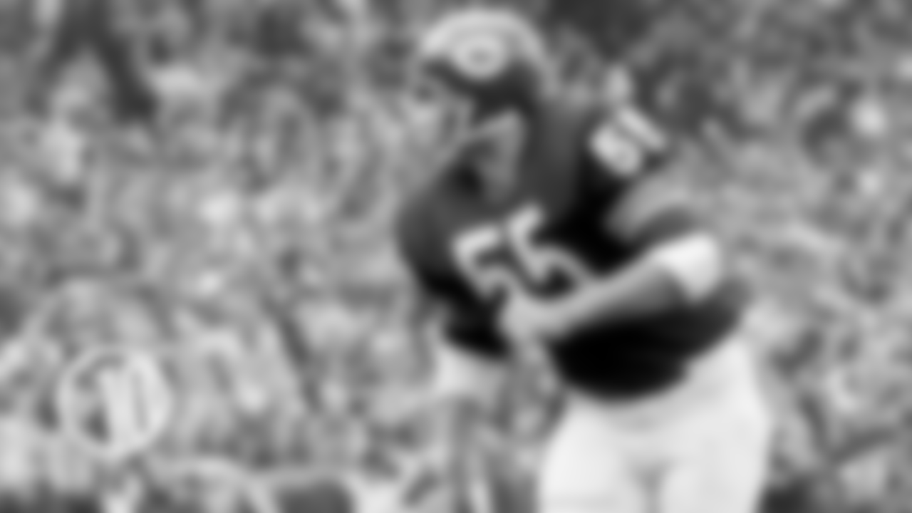 (5) Doug Buffone, linebacker (1966)
Buffone played 14 seasons with the Bears, tied for second most in franchise history. His 24 career interceptions are the most ever by a Bears linebacker.