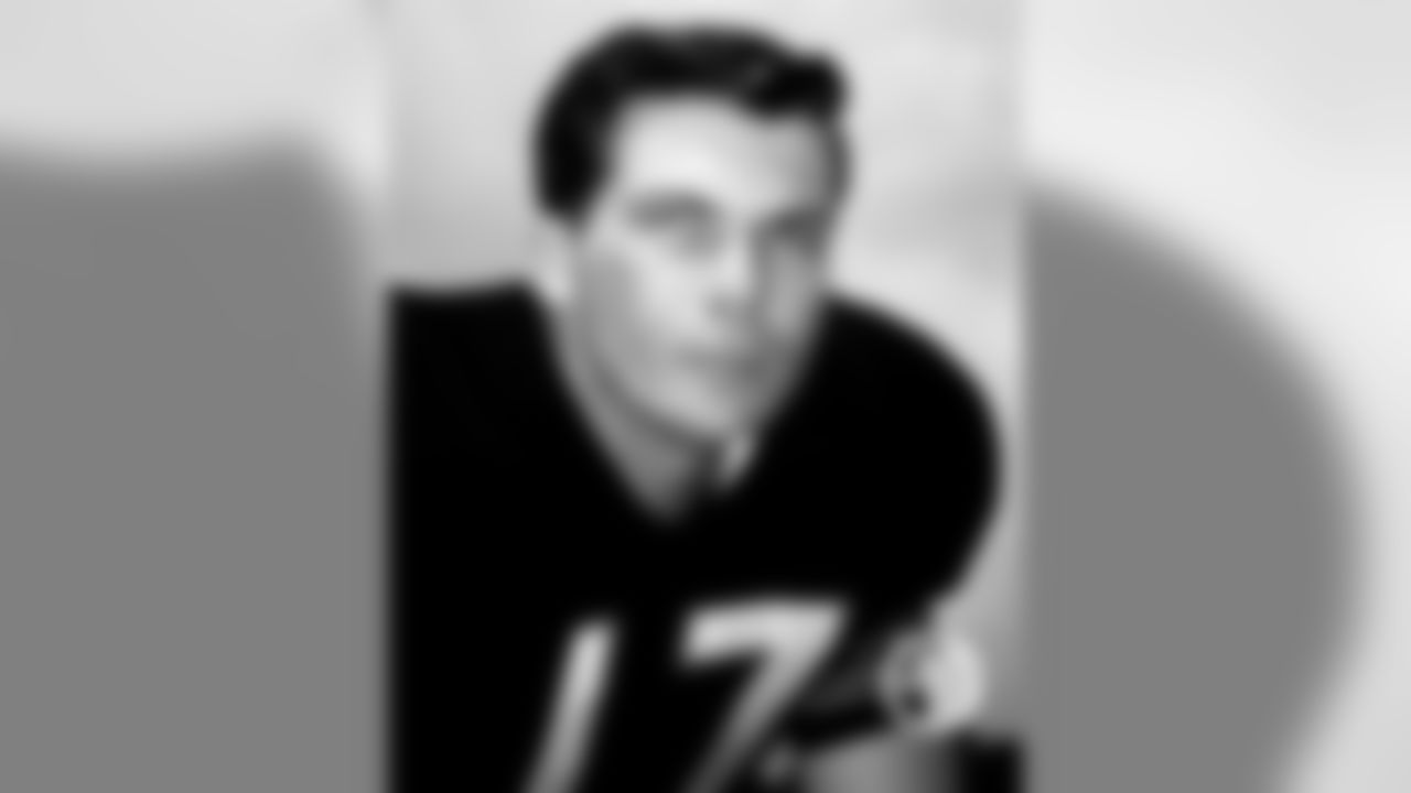 Petitbon was selected to four Pro Bowls and was voted first-team All-Pro in 1963 when he helped lead the Bears to the NFL championship.