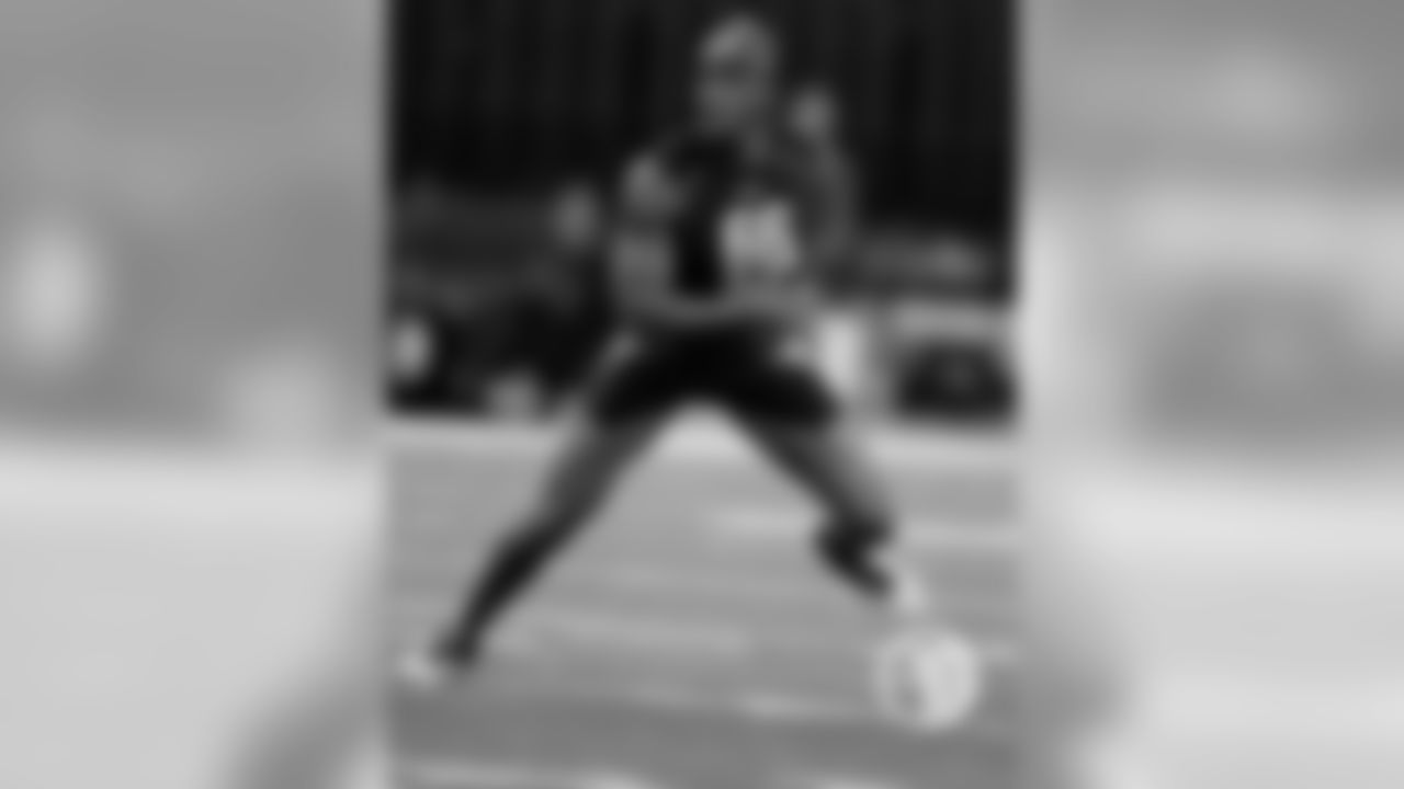 5. Willie Young, 25 reps (2010)
