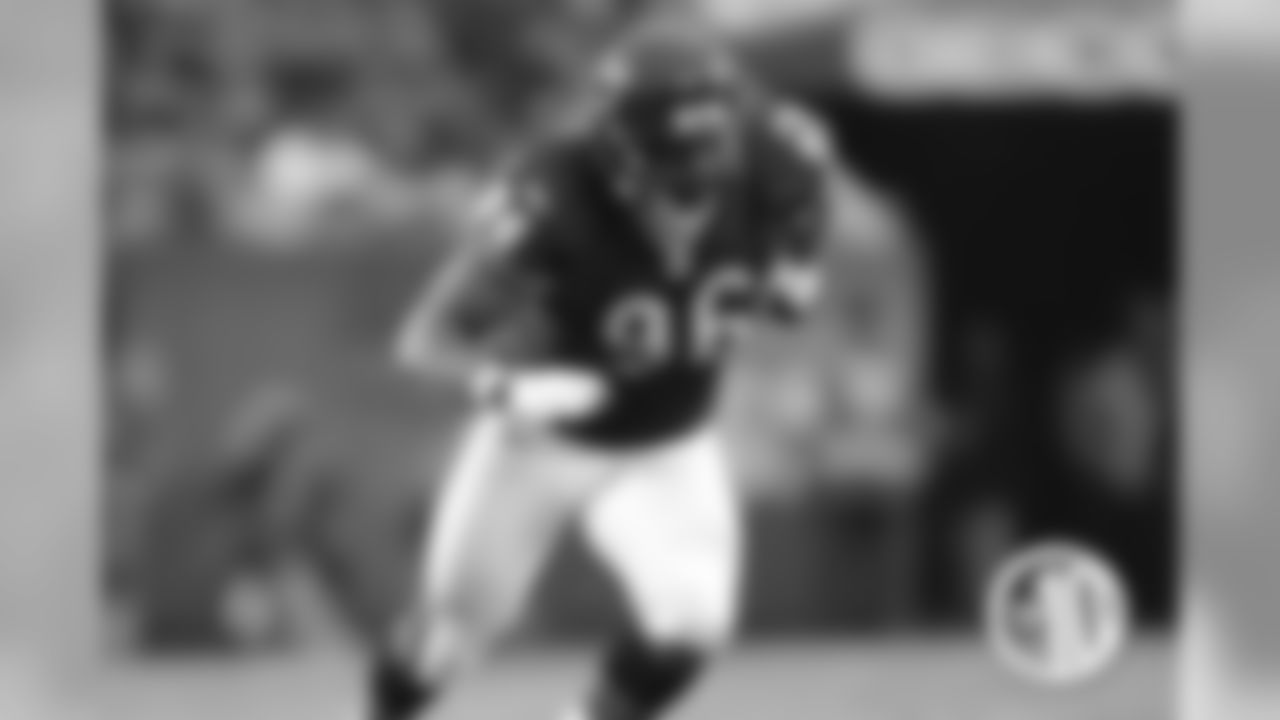 2. Alex Brown: Brown spent eight seasons with the Bears from 2002-09 and ranks fourth in team history with 43.5 sacks.