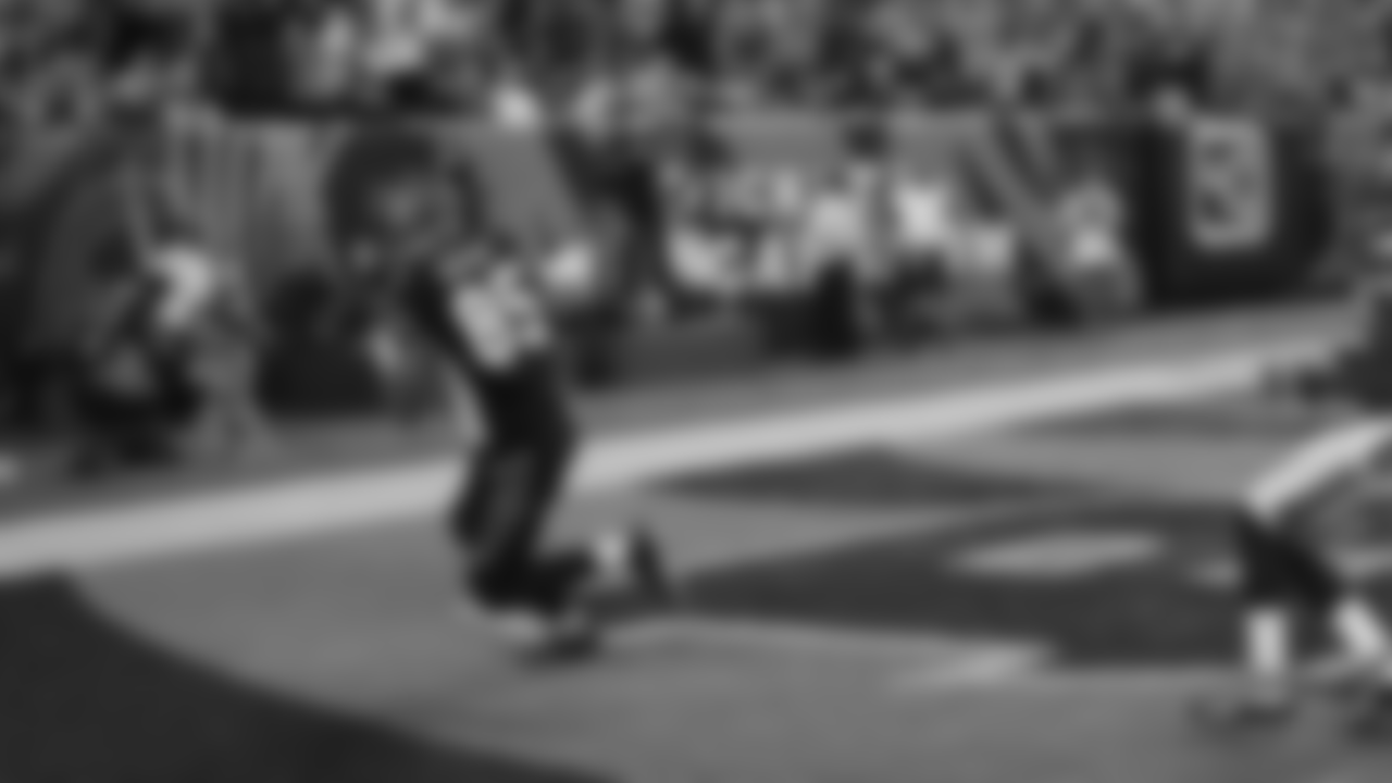 Tyler Eifert makes a touchdown catch against the Cleveland Browns at Paul Brown Stadium.