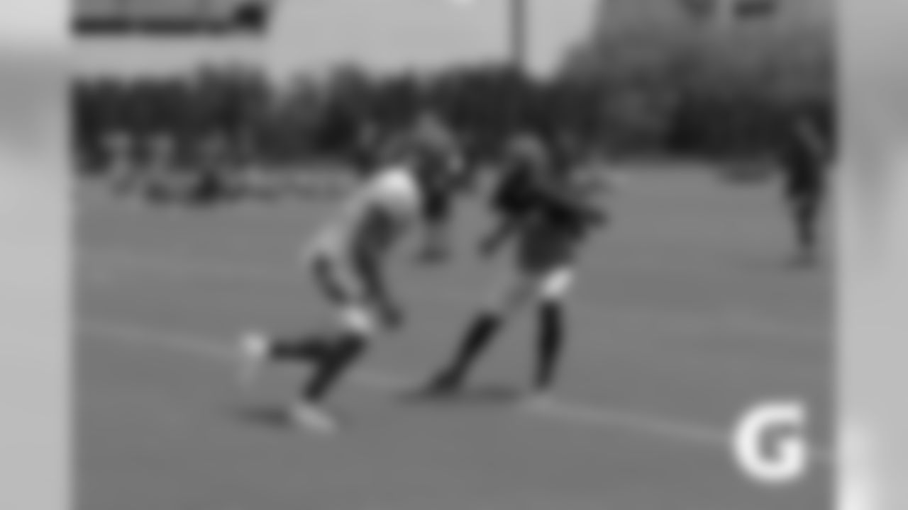 GATORADE-180806-Training_Camp-1on1_Action